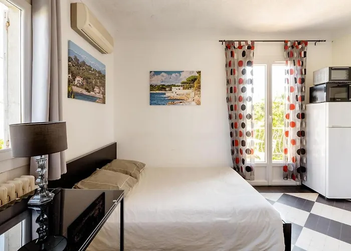 - 5min Des Plages - Parking Gratuit - Climatisation 昂蒂布